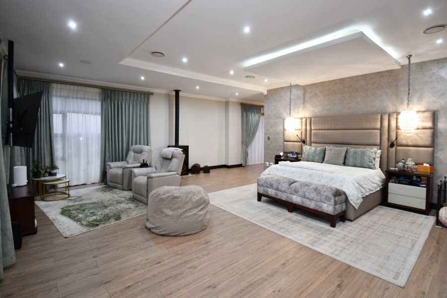 5 Bedroom Property for Sale in Poortview Gauteng