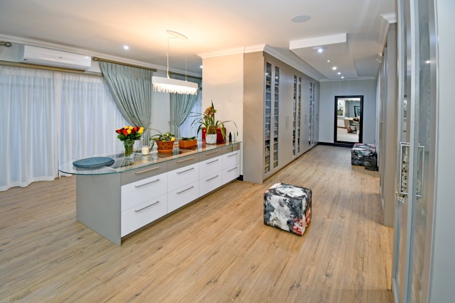 5 Bedroom Property for Sale in Poortview Gauteng