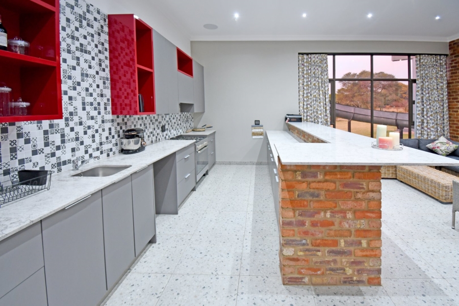 5 Bedroom Property for Sale in Poortview Gauteng