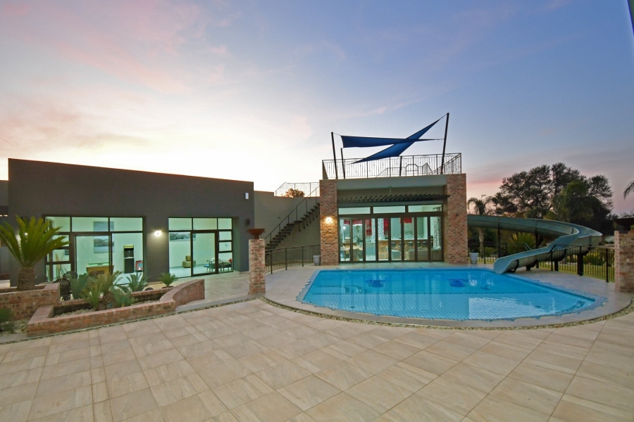 5 Bedroom Property for Sale in Poortview Gauteng