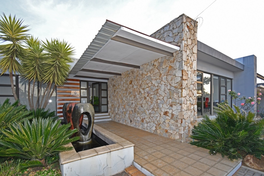 5 Bedroom Property for Sale in Poortview Gauteng