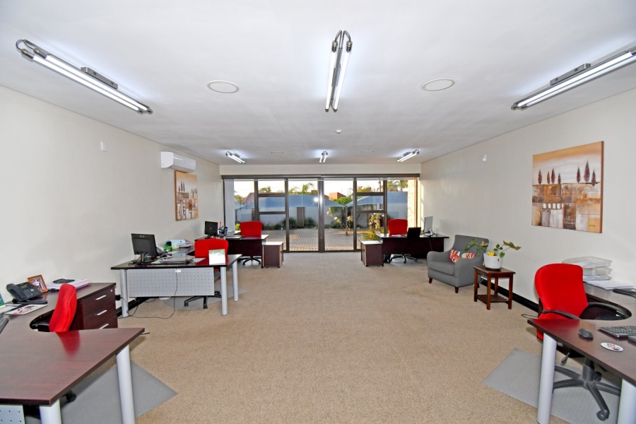 5 Bedroom Property for Sale in Poortview Gauteng