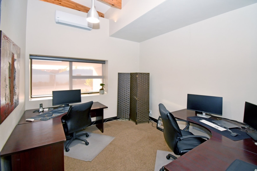 5 Bedroom Property for Sale in Poortview Gauteng