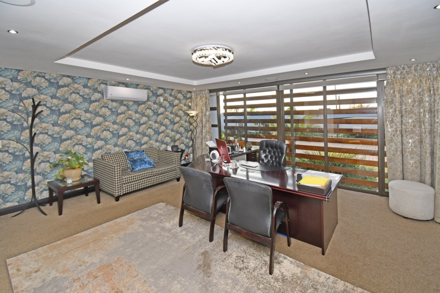 5 Bedroom Property for Sale in Poortview Gauteng