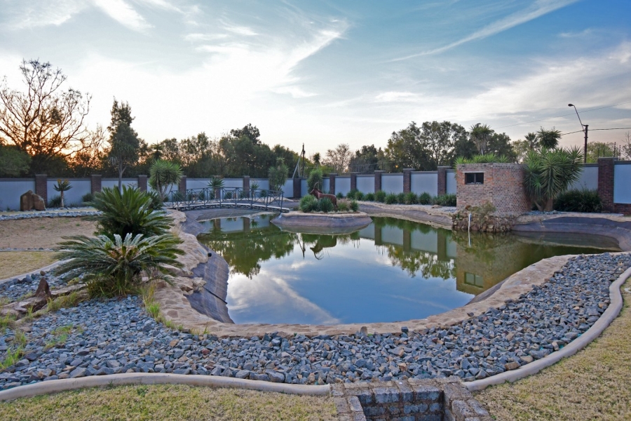 5 Bedroom Property for Sale in Poortview Gauteng
