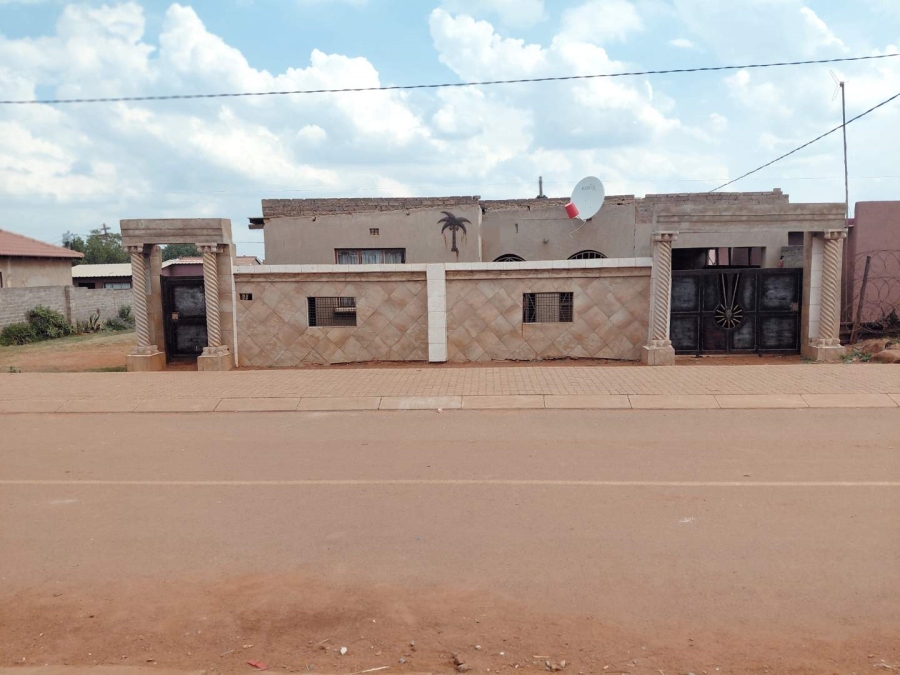 4 Bedroom Property for Sale in Orange Farm Gauteng