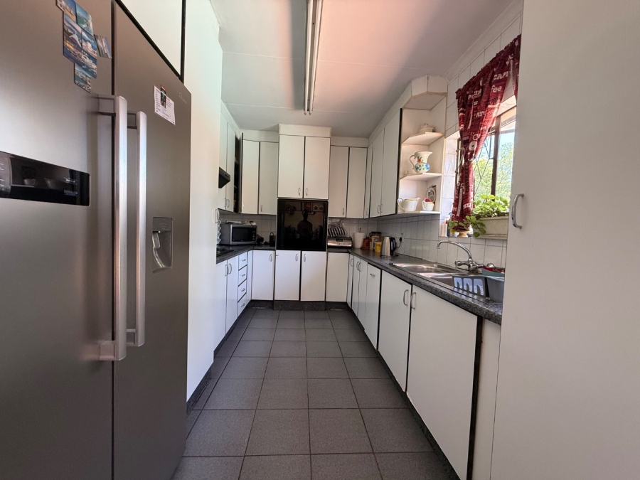 3 Bedroom Property for Sale in Brackendowns Gauteng