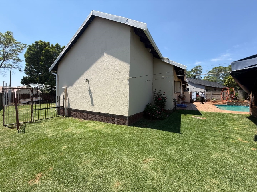 3 Bedroom Property for Sale in Brackendowns Gauteng