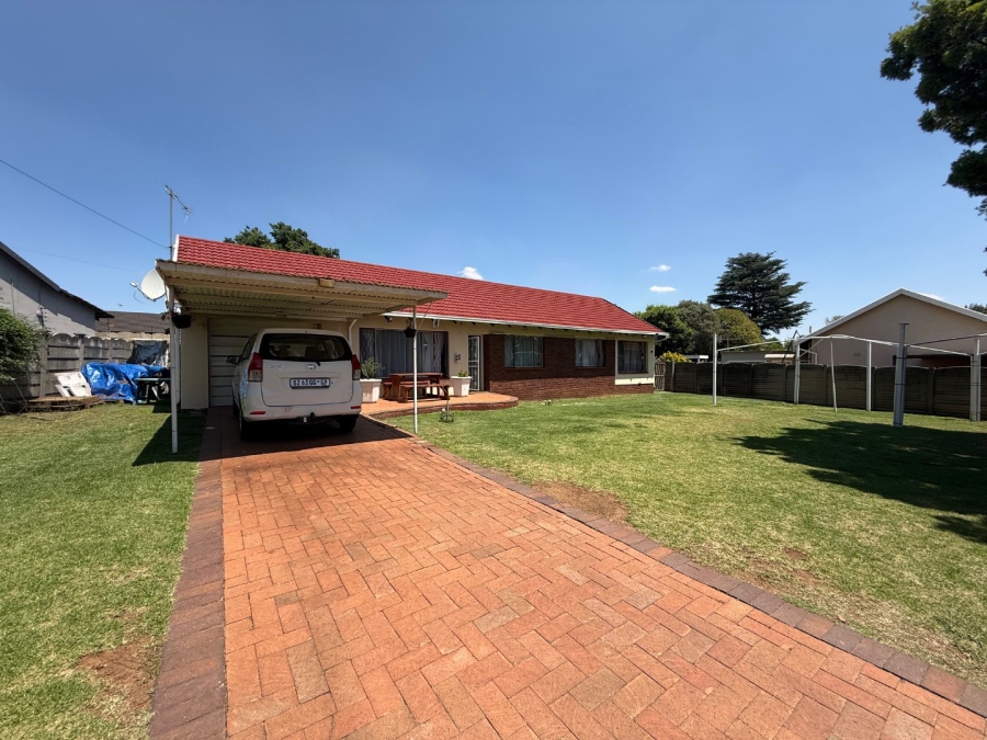 3 Bedroom Property for Sale in Brackendowns Gauteng