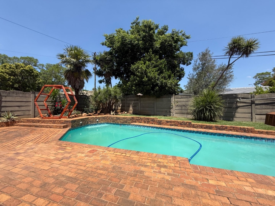 3 Bedroom Property for Sale in Brackendowns Gauteng