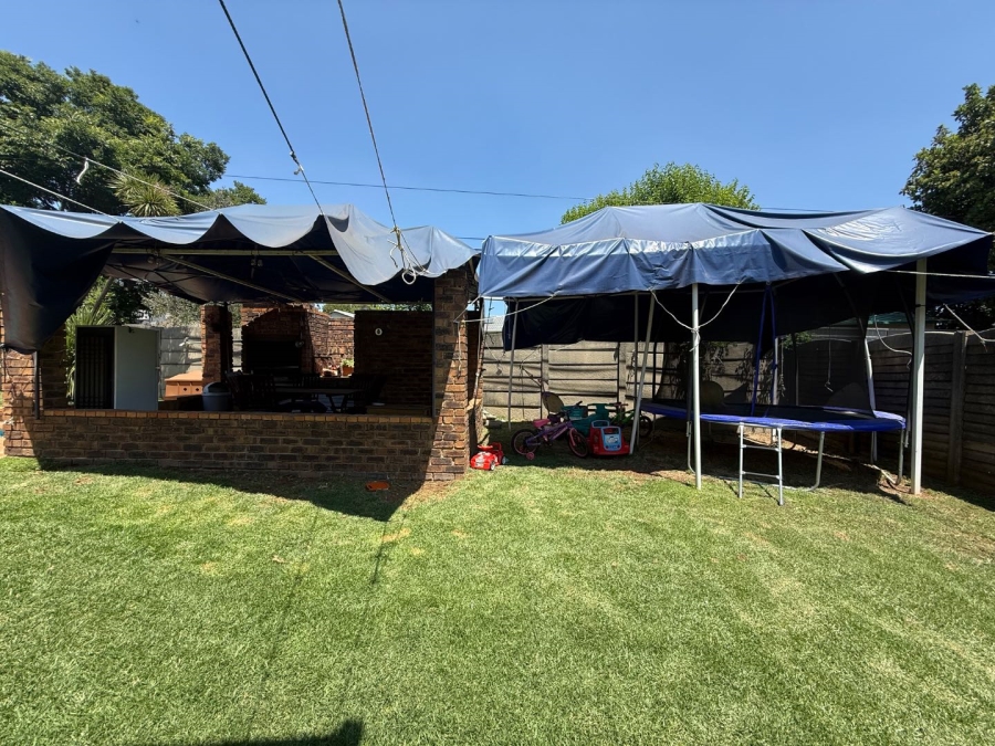 3 Bedroom Property for Sale in Brackendowns Gauteng