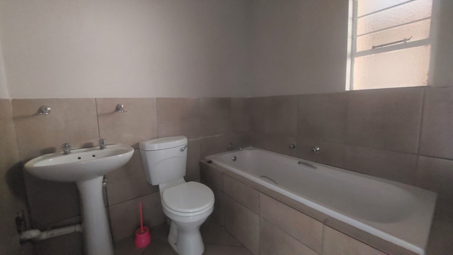 2 Bedroom Property for Sale in Albertsdal Gauteng
