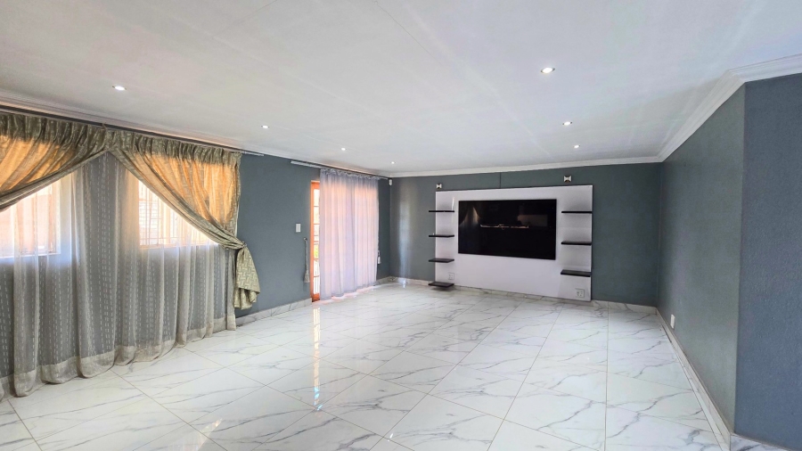 3 Bedroom Property for Sale in Silverton Gauteng
