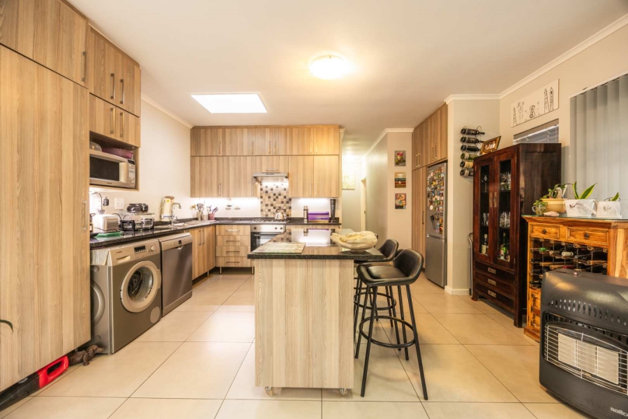 2 Bedroom Property for Sale in Blue Hills Gauteng