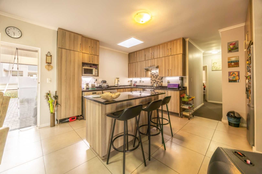 2 Bedroom Property for Sale in Blue Hills Gauteng