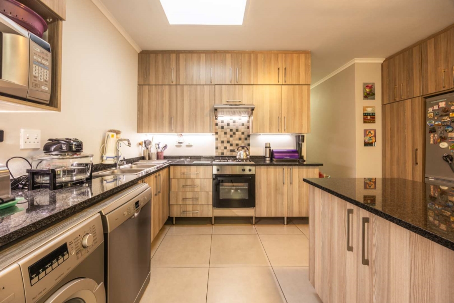 2 Bedroom Property for Sale in Blue Hills Gauteng