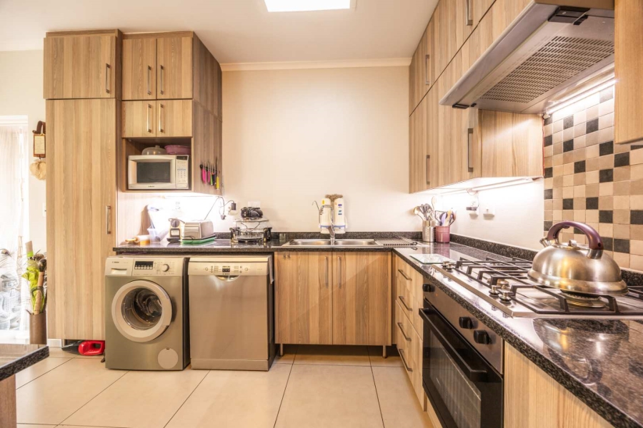 2 Bedroom Property for Sale in Blue Hills Gauteng