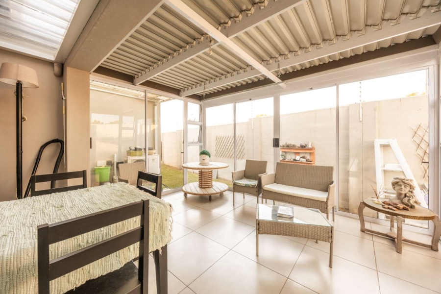 2 Bedroom Property for Sale in Blue Hills Gauteng