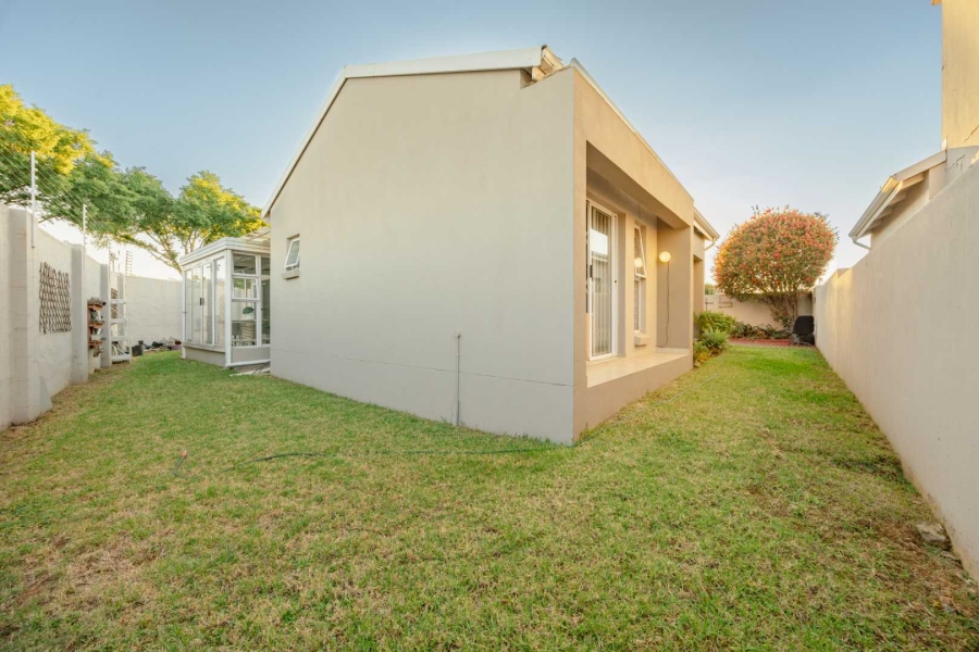 2 Bedroom Property for Sale in Blue Hills Gauteng