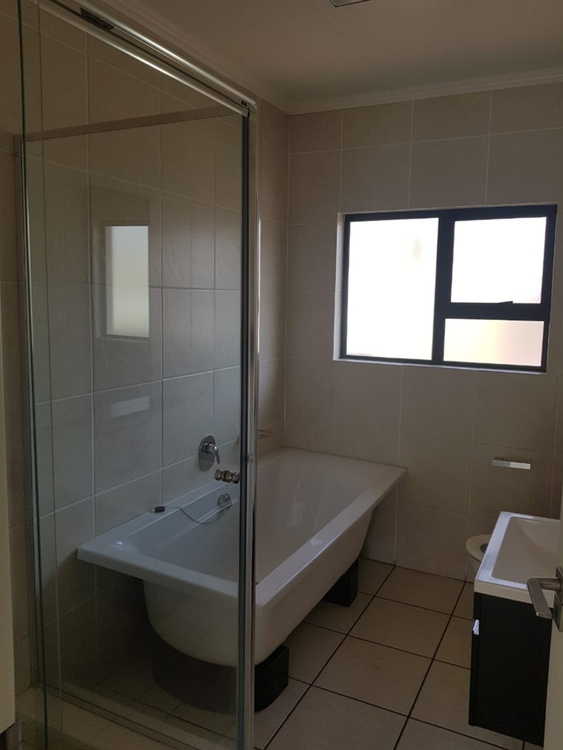 2 Bedroom Property for Sale in Oakdene Gauteng