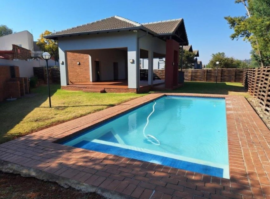 2 Bedroom Property for Sale in Oakdene Gauteng