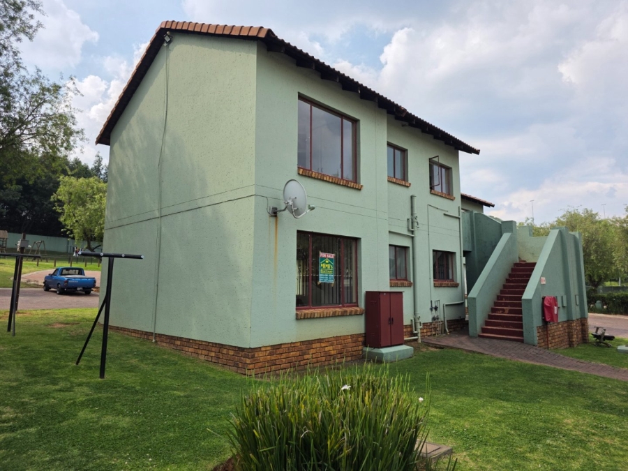 2 Bedroom Property for Sale in Mondeor Gauteng