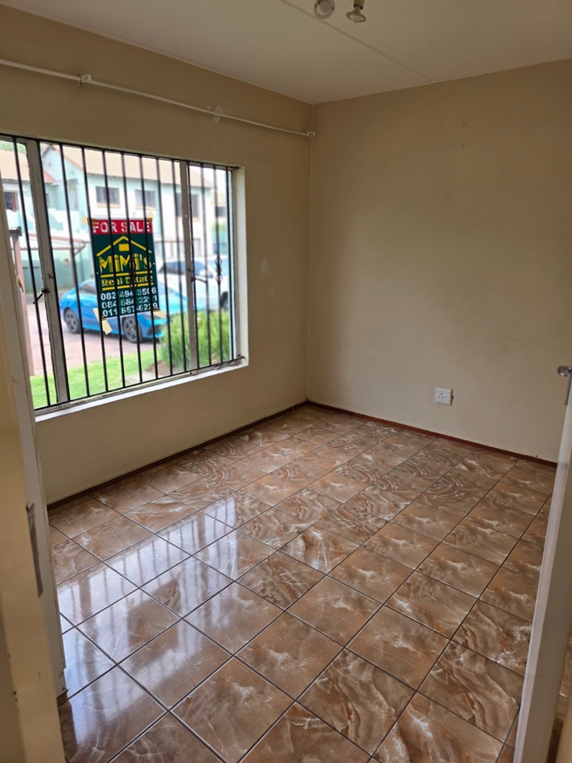 2 Bedroom Property for Sale in Mondeor Gauteng