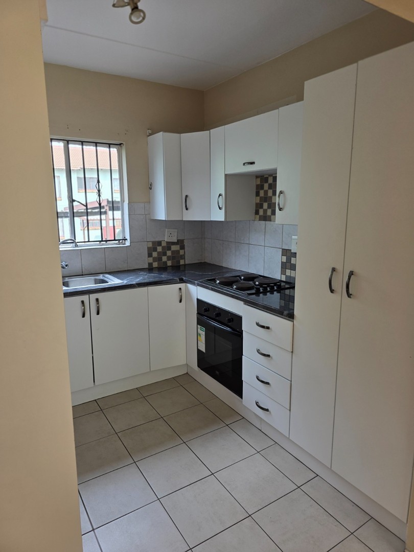 2 Bedroom Property for Sale in Mondeor Gauteng