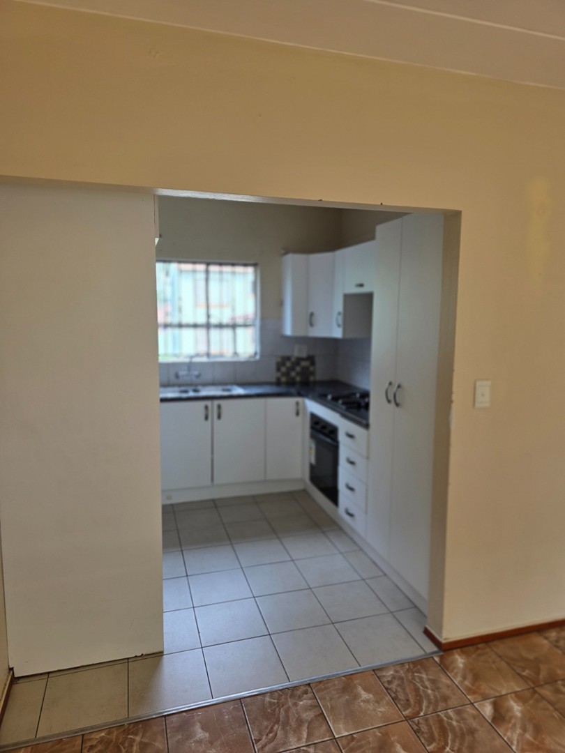 2 Bedroom Property for Sale in Mondeor Gauteng