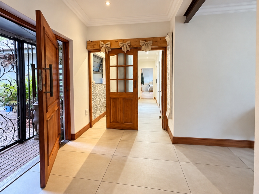 To Let 4 Bedroom Property for Rent in Constantia Kloof Gauteng