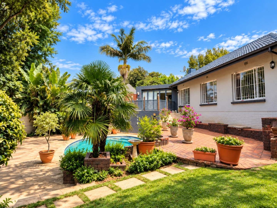 To Let 4 Bedroom Property for Rent in Constantia Kloof Gauteng