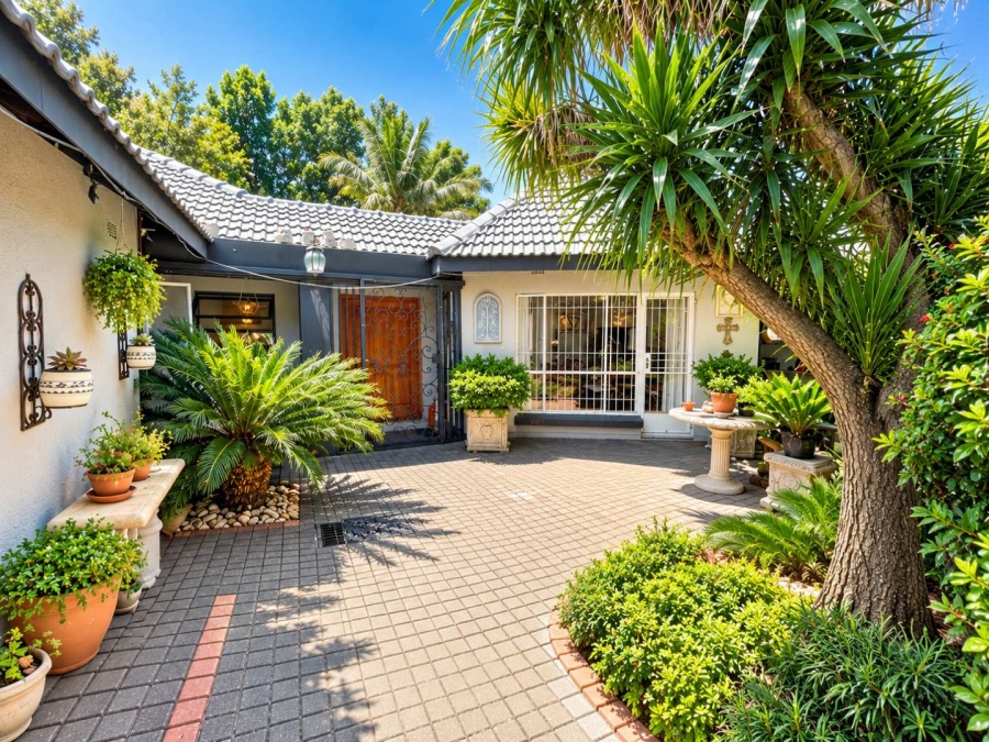 To Let 4 Bedroom Property for Rent in Constantia Kloof Gauteng