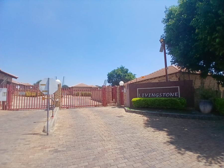 To Let 2 Bedroom Property for Rent in Noordwyk Gauteng