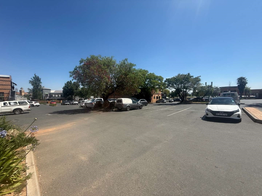 To Let Commercial Property for Rent in Pineslopes Gauteng
