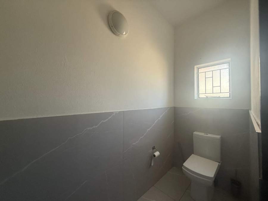 To Let Commercial Property for Rent in Pineslopes Gauteng