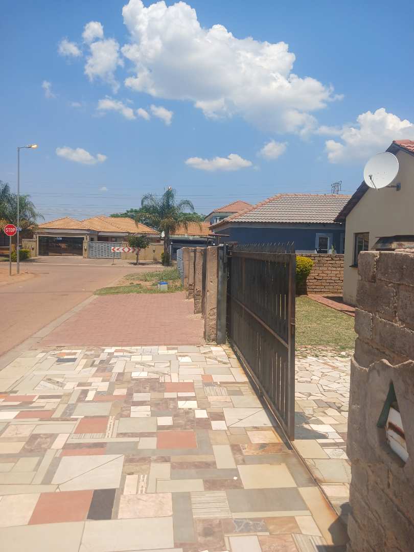 To Let 2 Bedroom Property for Rent in Nkwe Estate Gauteng
