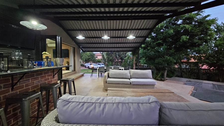 4 Bedroom Property for Sale in Zwavelpoort Gauteng