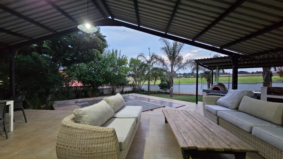 4 Bedroom Property for Sale in Zwavelpoort Gauteng