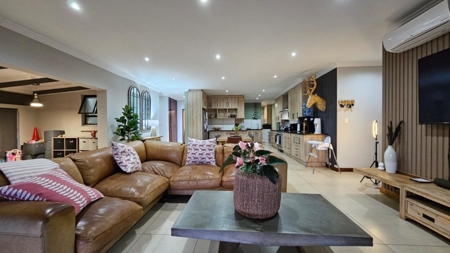 4 Bedroom Property for Sale in Zwavelpoort Gauteng