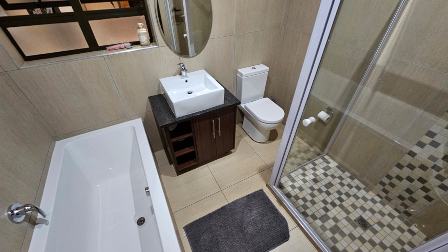 4 Bedroom Property for Sale in Zwavelpoort Gauteng