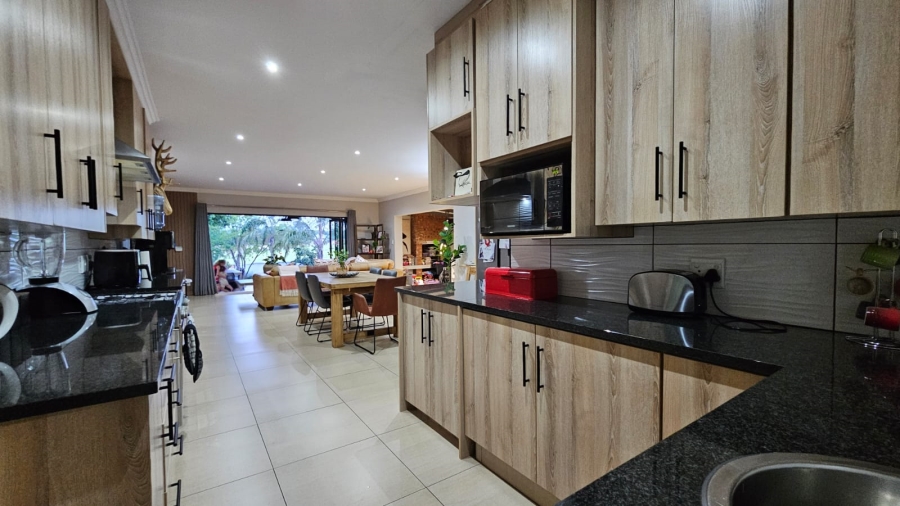 4 Bedroom Property for Sale in Zwavelpoort Gauteng