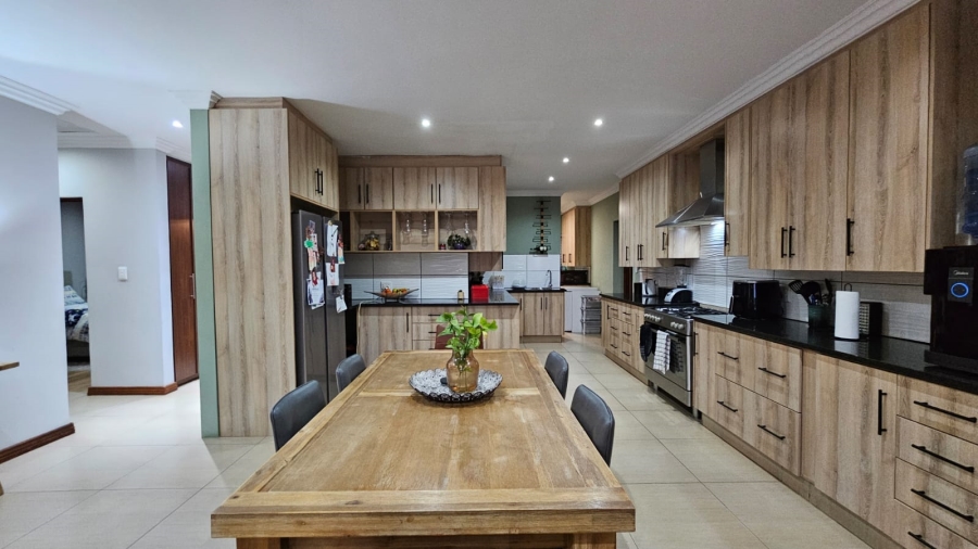4 Bedroom Property for Sale in Zwavelpoort Gauteng