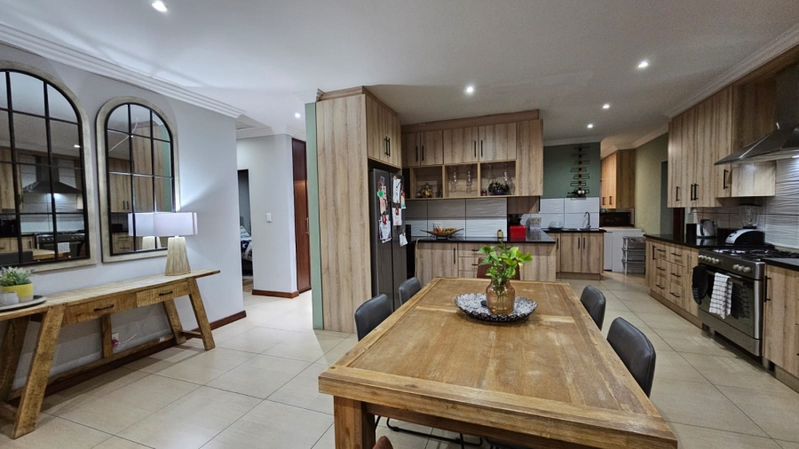 4 Bedroom Property for Sale in Zwavelpoort Gauteng
