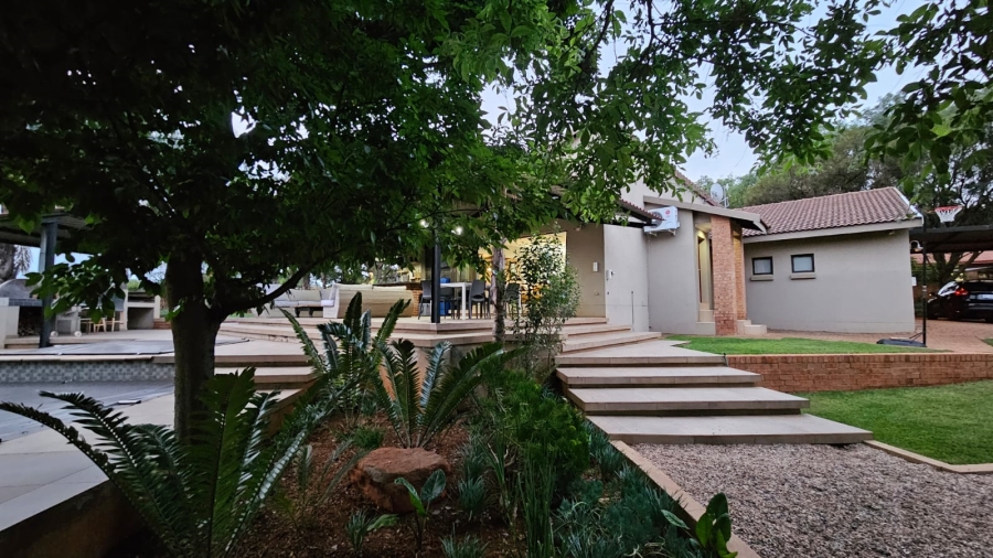 4 Bedroom Property for Sale in Zwavelpoort Gauteng