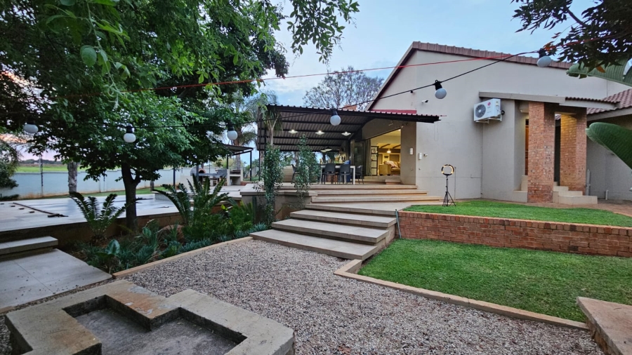 4 Bedroom Property for Sale in Zwavelpoort Gauteng