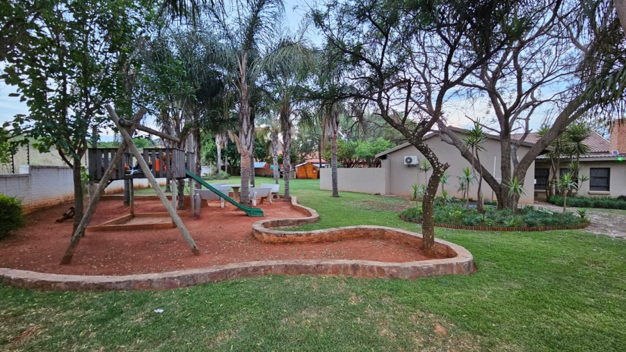 4 Bedroom Property for Sale in Zwavelpoort Gauteng