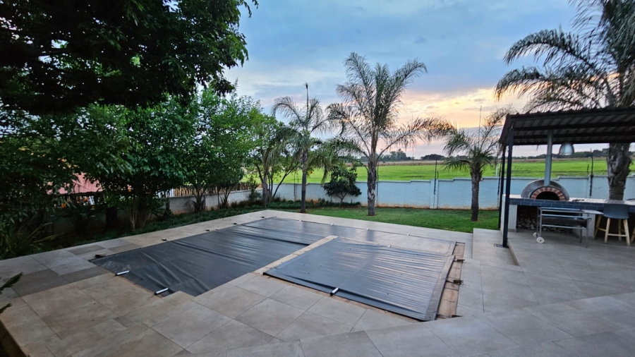4 Bedroom Property for Sale in Zwavelpoort Gauteng