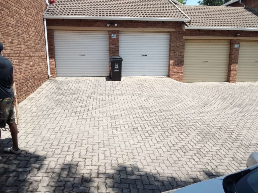 3 Bedroom Property for Sale in Wilgeheuwel Gauteng