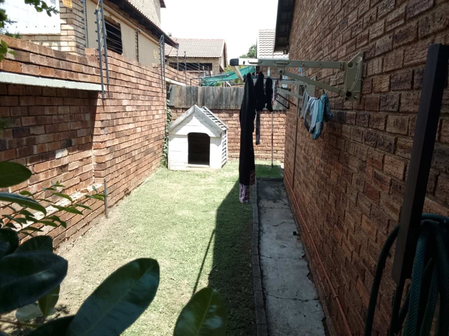 3 Bedroom Property for Sale in Wilgeheuwel Gauteng