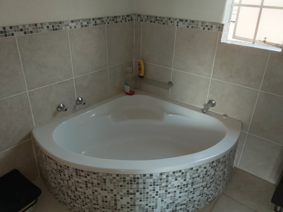 3 Bedroom Property for Sale in Wilgeheuwel Gauteng